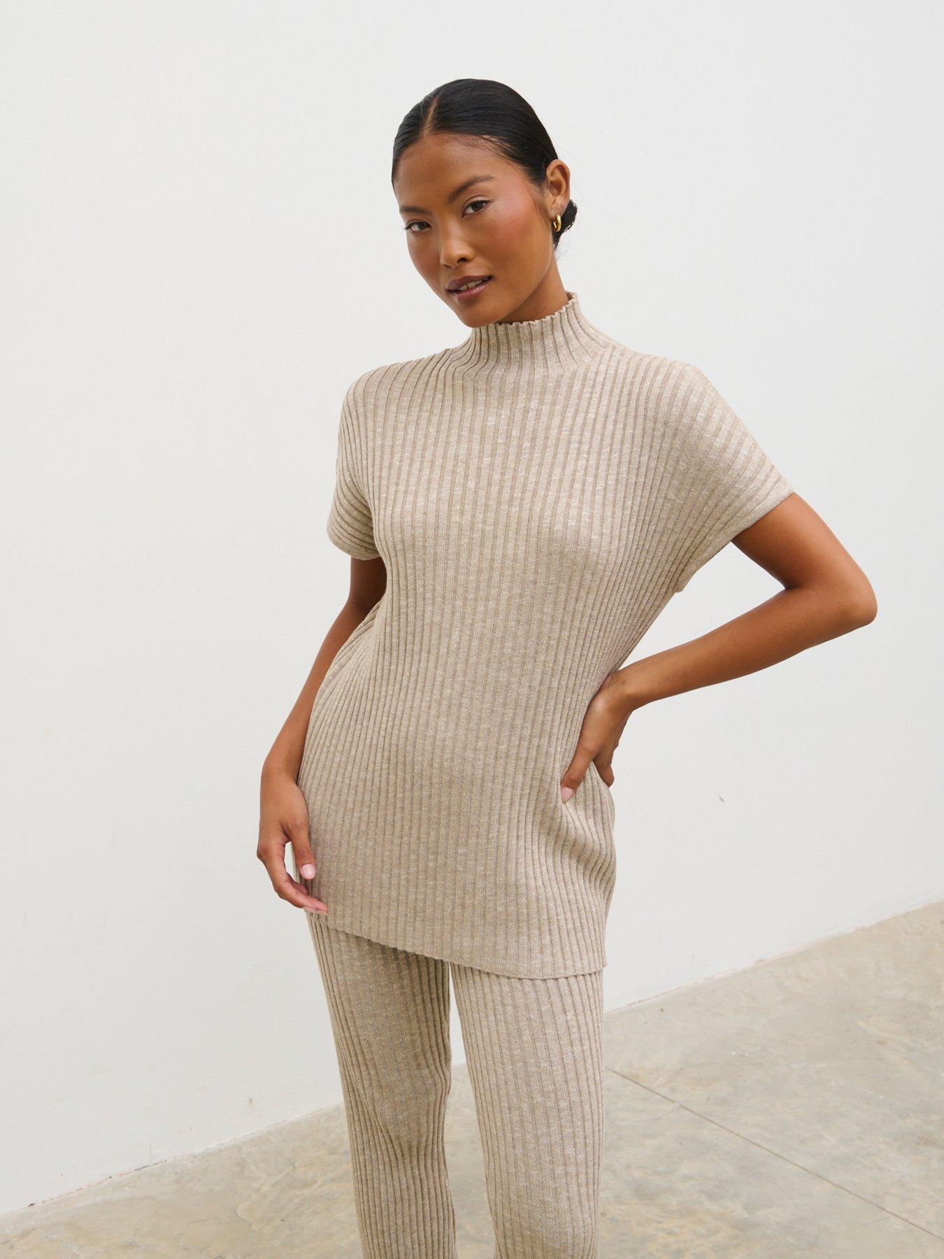 Image 4 of 5 of Pretty Lavish Dionne Short Sleeve Longline Knit Top - Brown