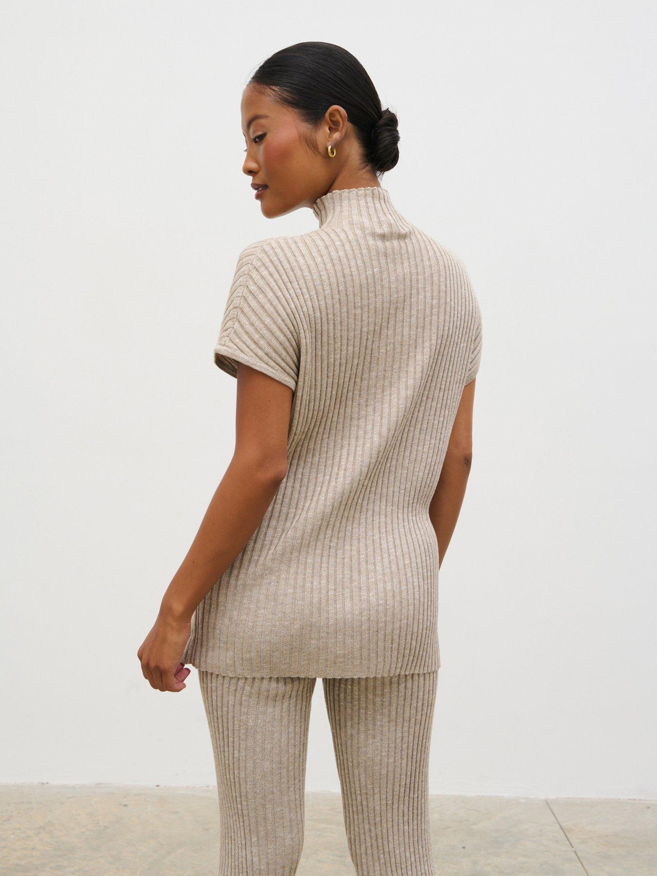 Image 5 of 5 of Pretty Lavish Dionne Short Sleeve Longline Knit Top - Brown