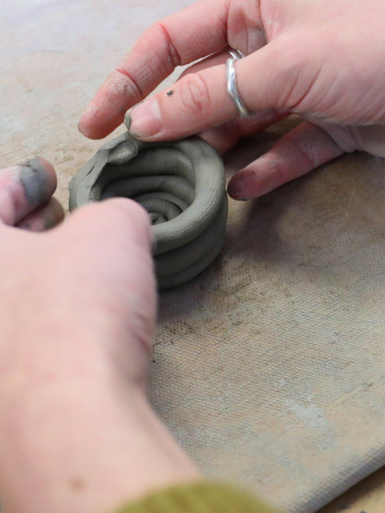 stillFront image of virgin-experience-days-art4space-hand-building-pottery-with-wine-or-beer-for-two