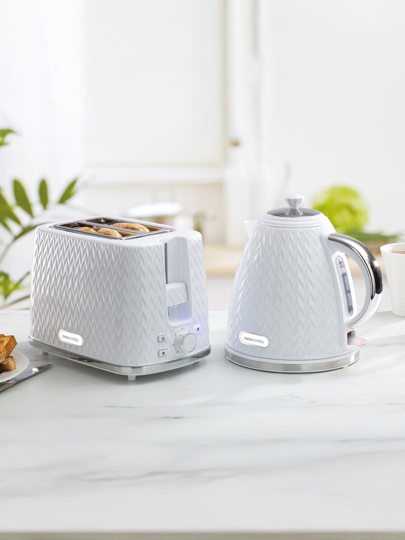 Daewoo Argyle Jug Kettle and 2 Slice Toaster- White