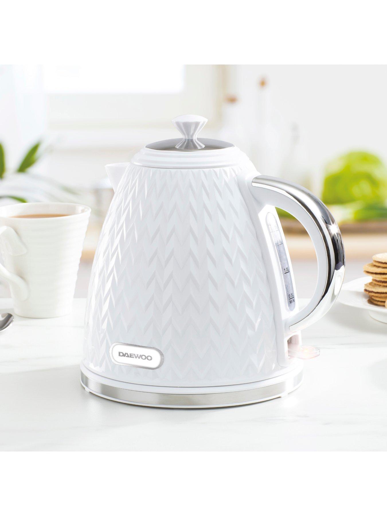 Image 4 of 6 of Daewoo Argyle Jug Kettle and 2 Slice Toaster- White