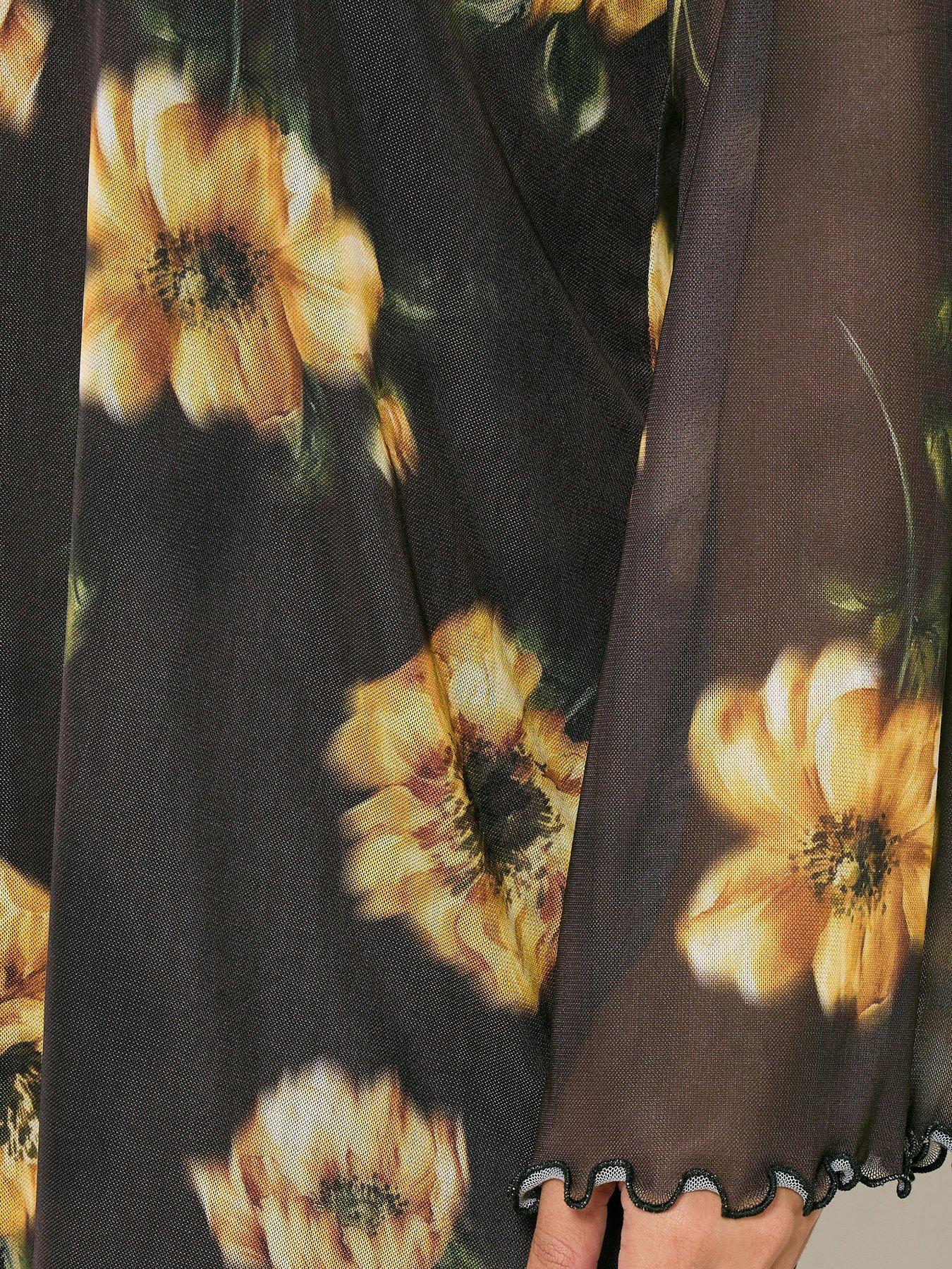 Image 4 of 4 of Yours Curve Flare Sleeve Mesh Swing Top - Green