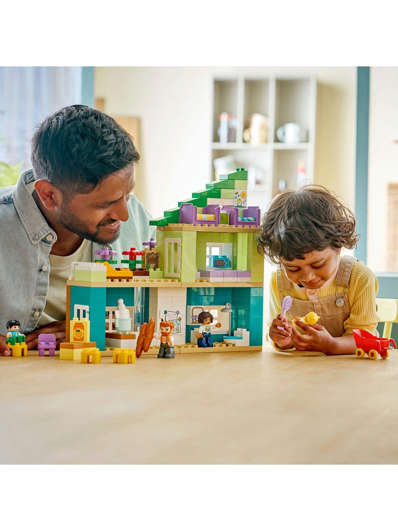 Image 6 of 8 of LEGO Duplo 3 in 1 Modern Family House with Figures 10470