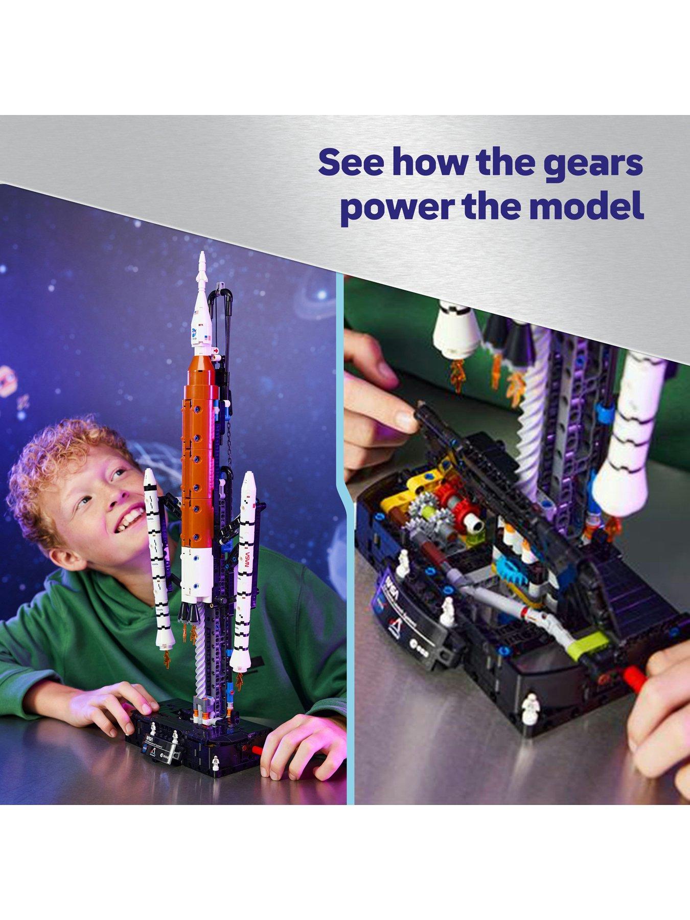 Image 4 of 8 of LEGO Technic NASA Artemis Space Launch System Rocket&nbsp;42221