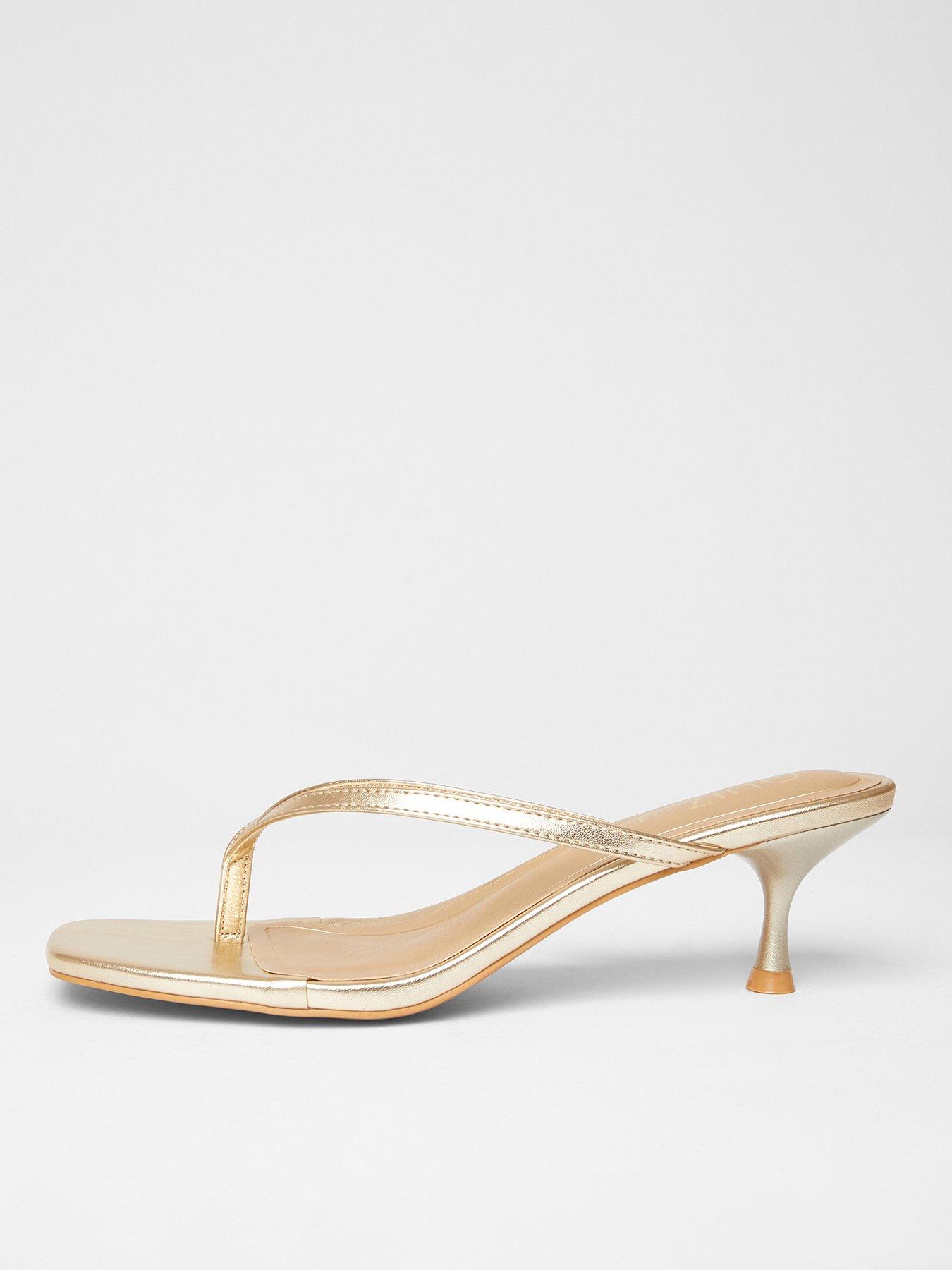 quiz-wide-fit-gold-toe-post-heels