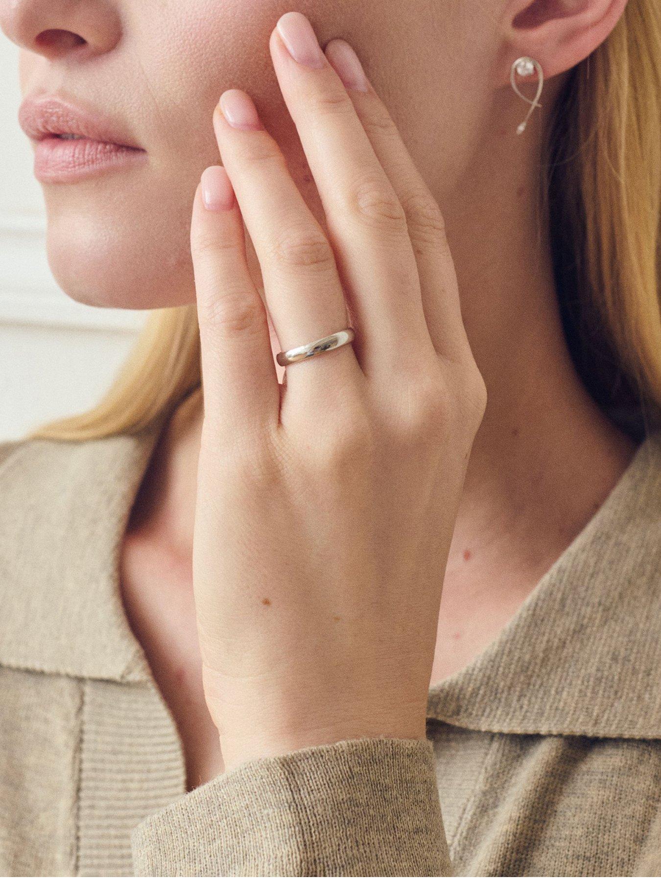 the-love-collection-classic-9ct-white-gold-court-wedding-band-ring-3mm