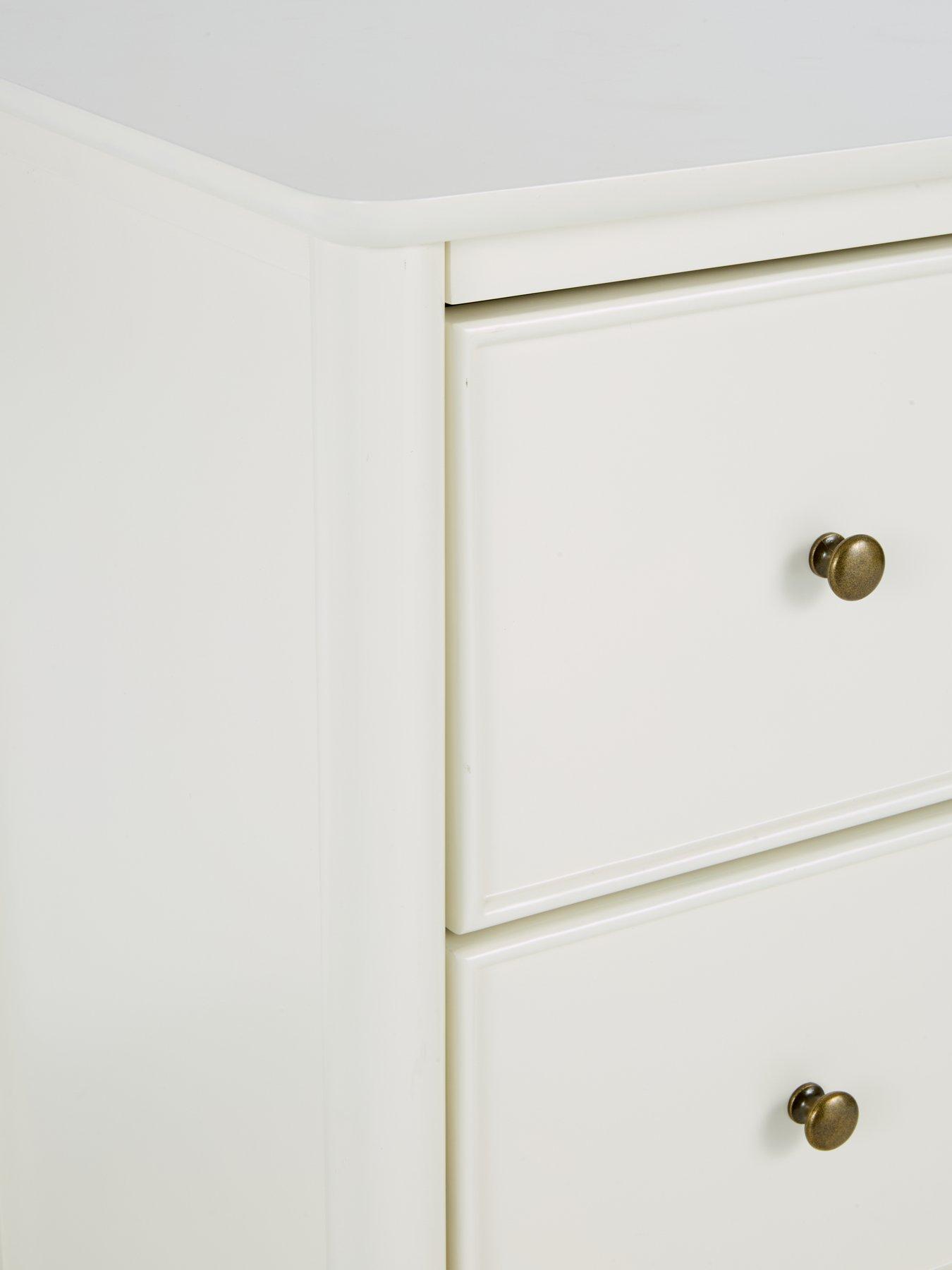Image 5 of 6 of The Very Collection New Scallop 3 Drawer Chest&nbsp;- FSC&reg; Certified