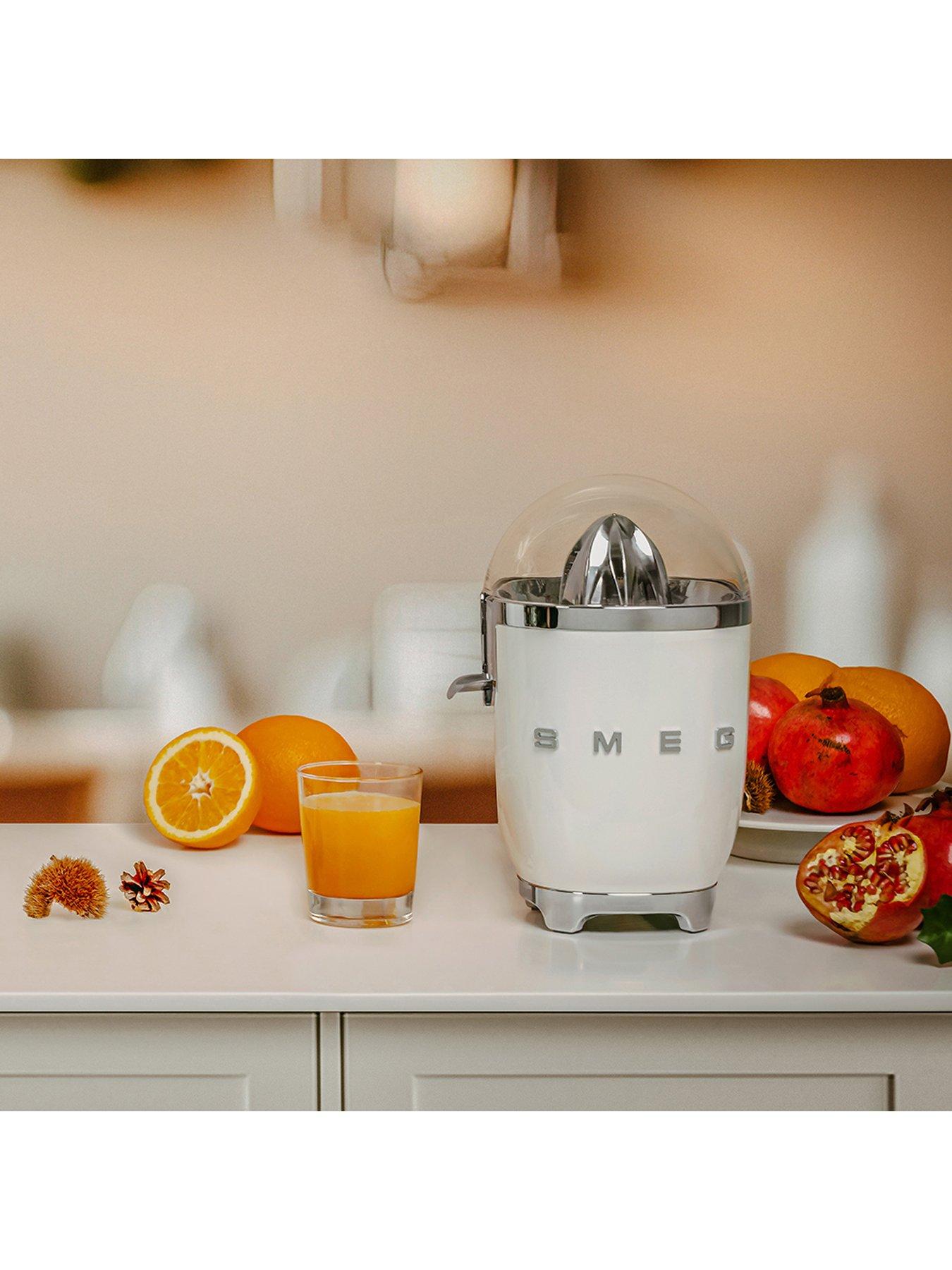 Image 6 of 7 of Smeg Juicer &amp; Blender Breakfast Bundle- White