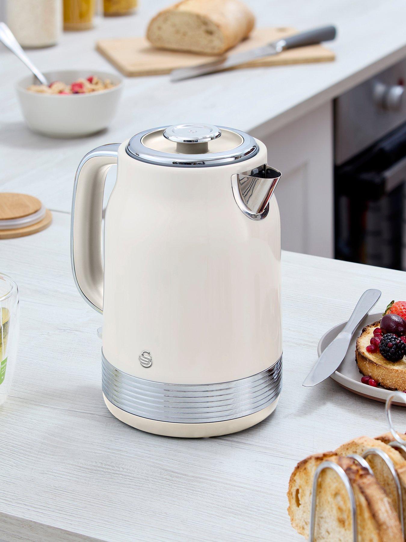 Image 4 of 7 of Swan Retro Revive 2 Slice Toaster &amp; Kettle Bundle -&nbsp;Cream