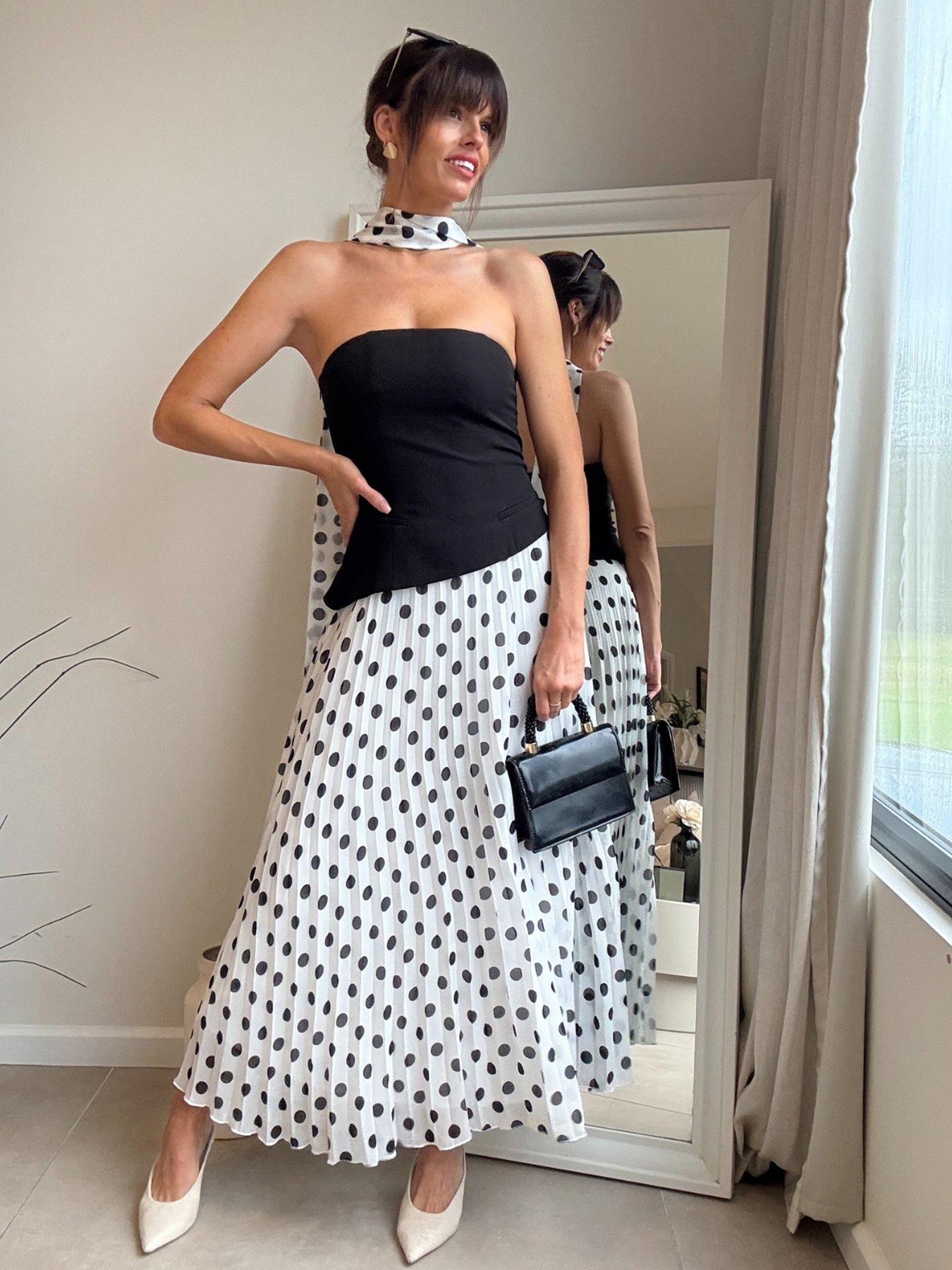 Style Cheat Bandeau Pleat Dress - Black