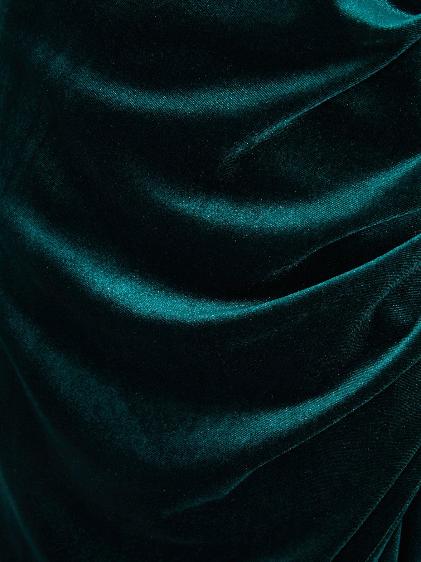  image of quiz-bottle-green-velvet-chain-strap-maxi-dress