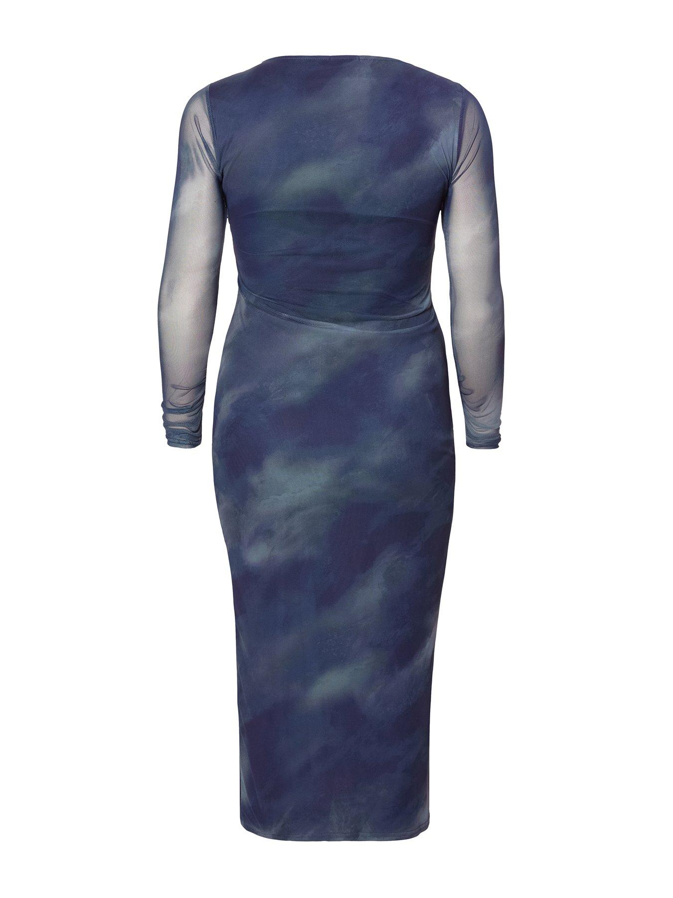 Image 4 of 6 of Quiz Curve Blue Printed Long Sleeve Midaxi Dress