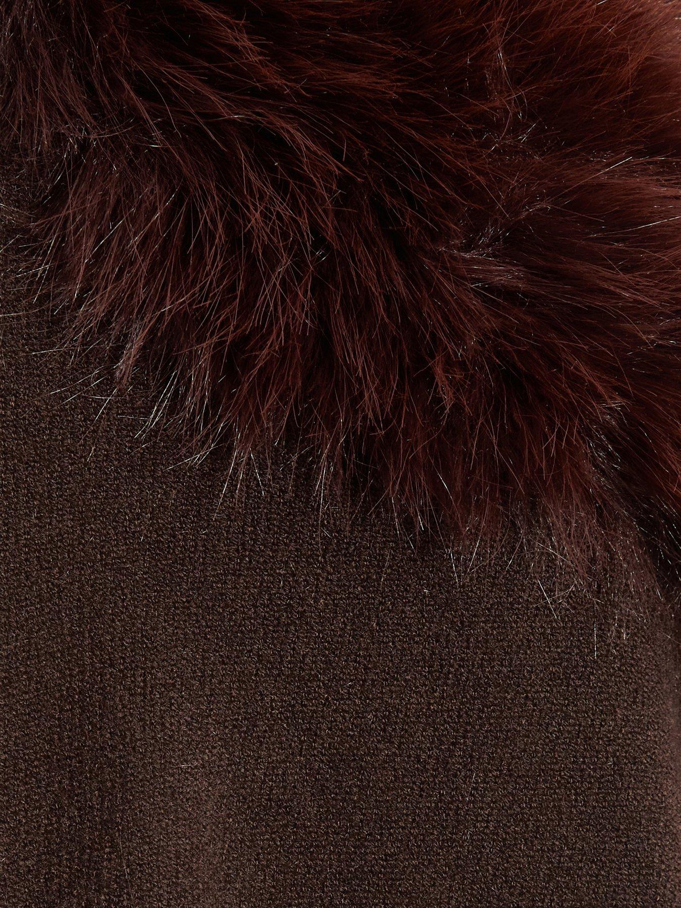  image of quiz-brown-long-knit-tassel-cape