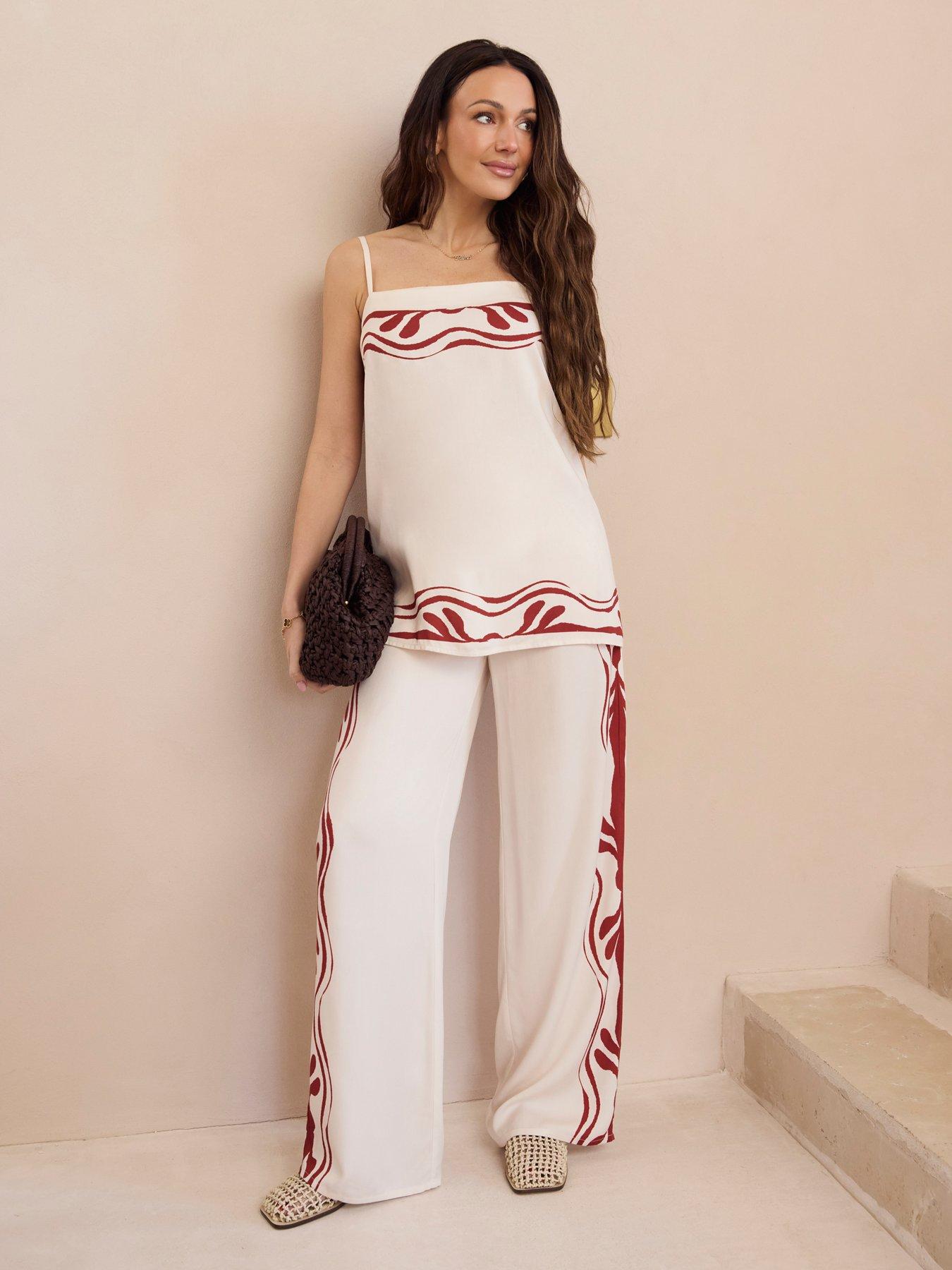Image 3 of 5 of Michelle Keegan Printed Co Ord&nbsp;Longline Cami Top - White