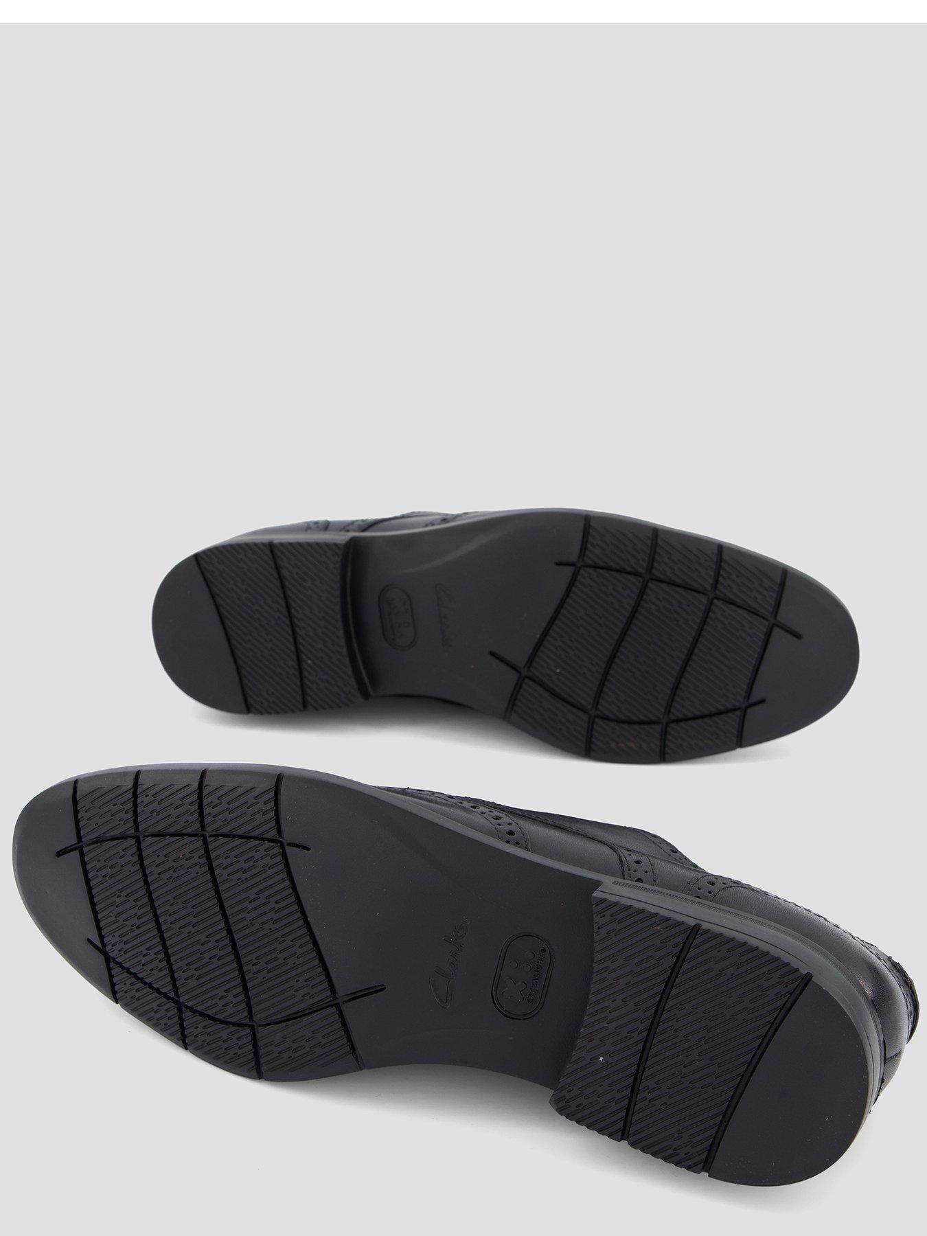  image of clarks-banbury-tip-black-leather