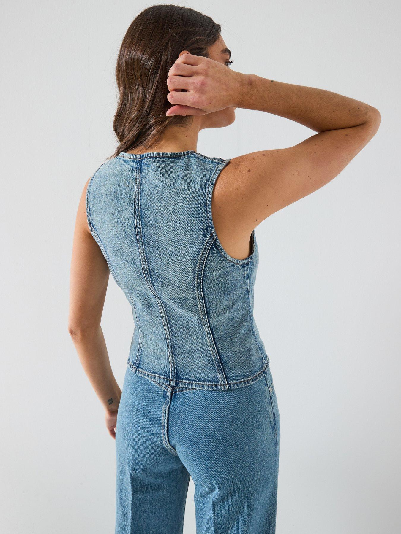 stillFront image of levis-sculpted-top