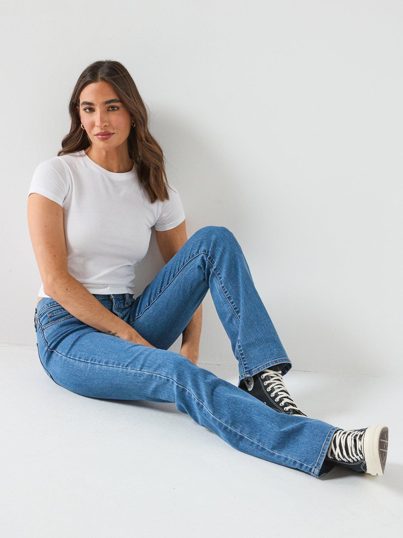 Image 4 of 6 of Levi's 315 Shaping Bootcut Jeans with Medium Stretch Denim &ndash; Blue