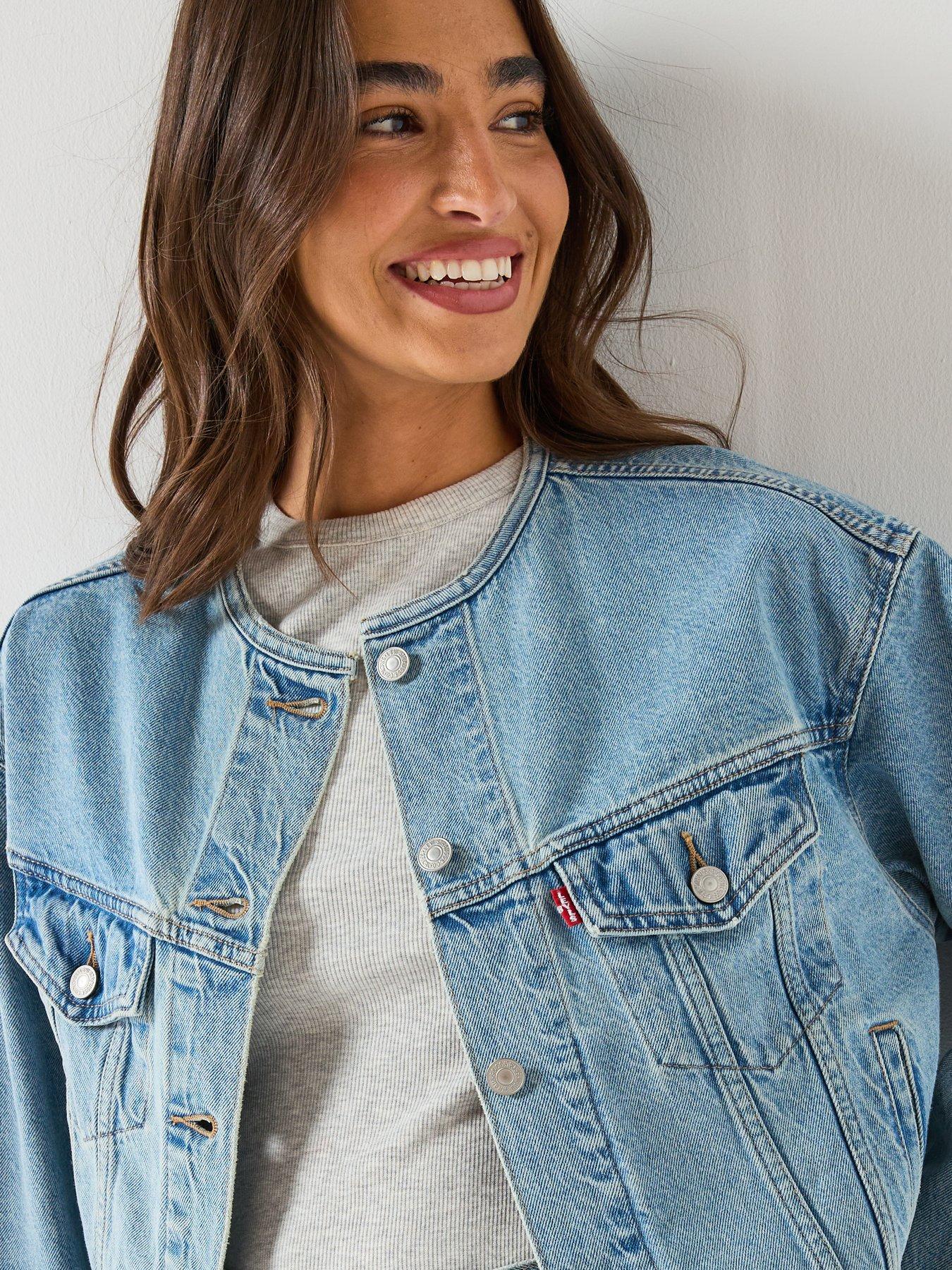 Image 4 of 6 of Levi's Collarless Shrunken 90s Trucker Jacket - Blue