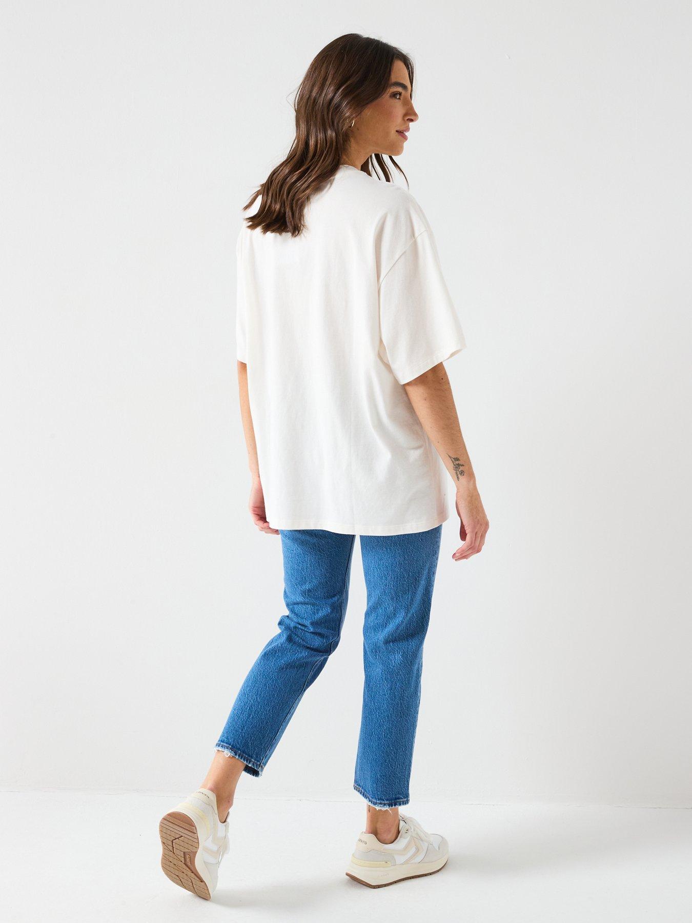 Image 2 of 6 of Levi's Graphic Short Stack Tee - White
