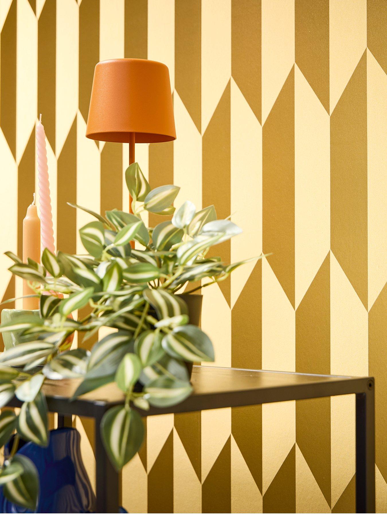 Image 1 of 7 of CosmoLiving by Cosmopolitan Graphic Groove Edge Gold Non Woven Wallpaper