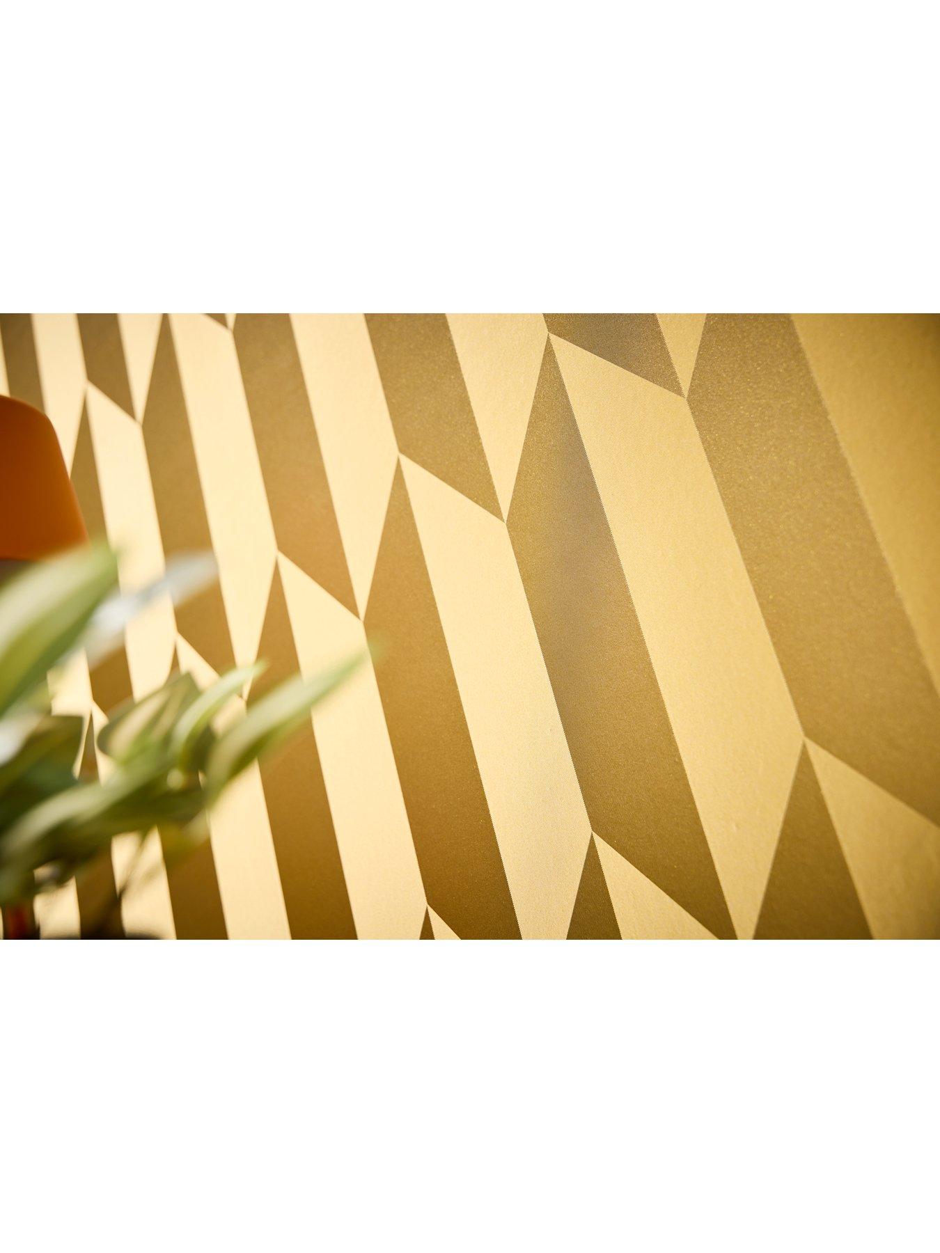 Image 3 of 7 of CosmoLiving by Cosmopolitan Graphic Groove Edge Gold Non Woven Wallpaper