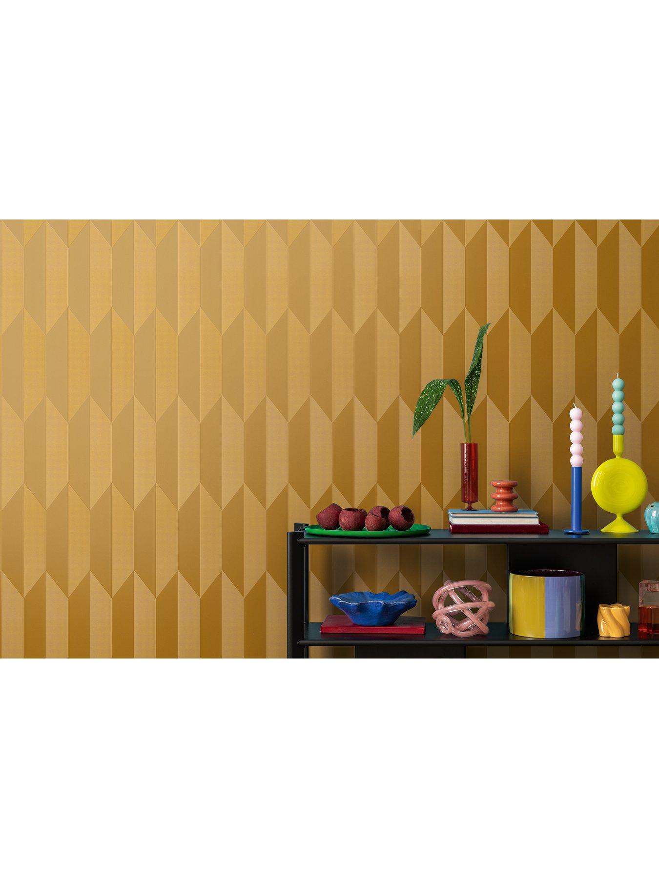 Image 4 of 7 of CosmoLiving by Cosmopolitan Graphic Groove Edge Gold Non Woven Wallpaper