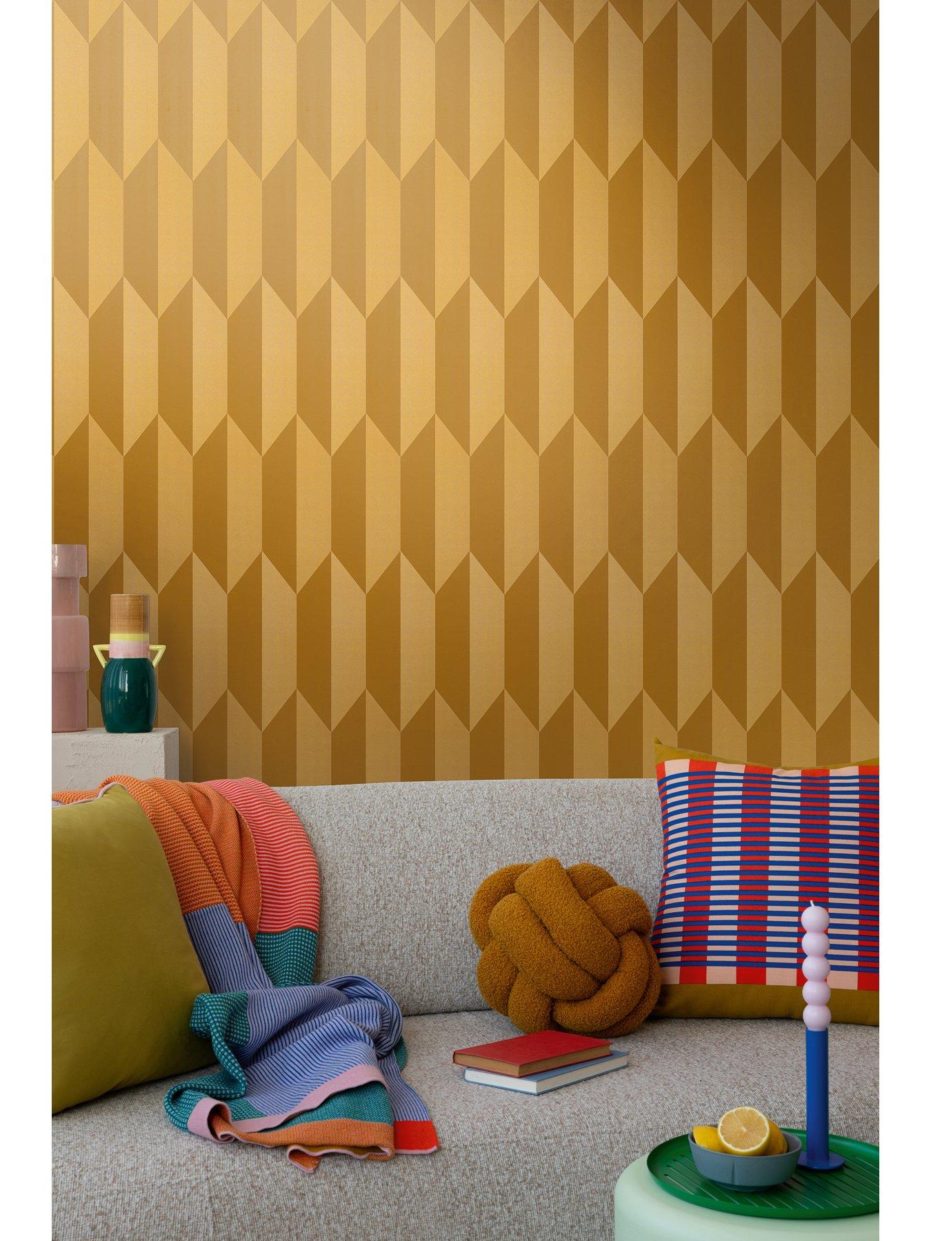 Image 6 of 7 of CosmoLiving by Cosmopolitan Graphic Groove Edge Gold Non Woven Wallpaper