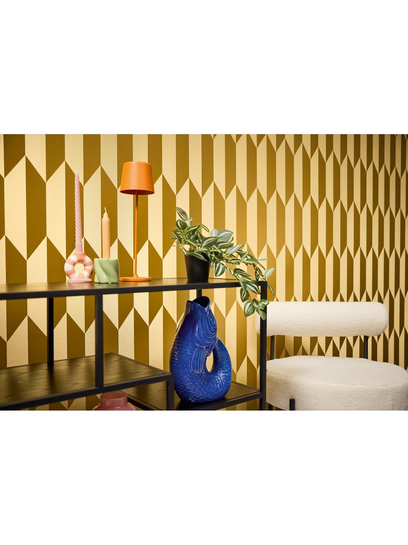 Image 7 of 7 of CosmoLiving by Cosmopolitan Graphic Groove Edge Gold Non Woven Wallpaper