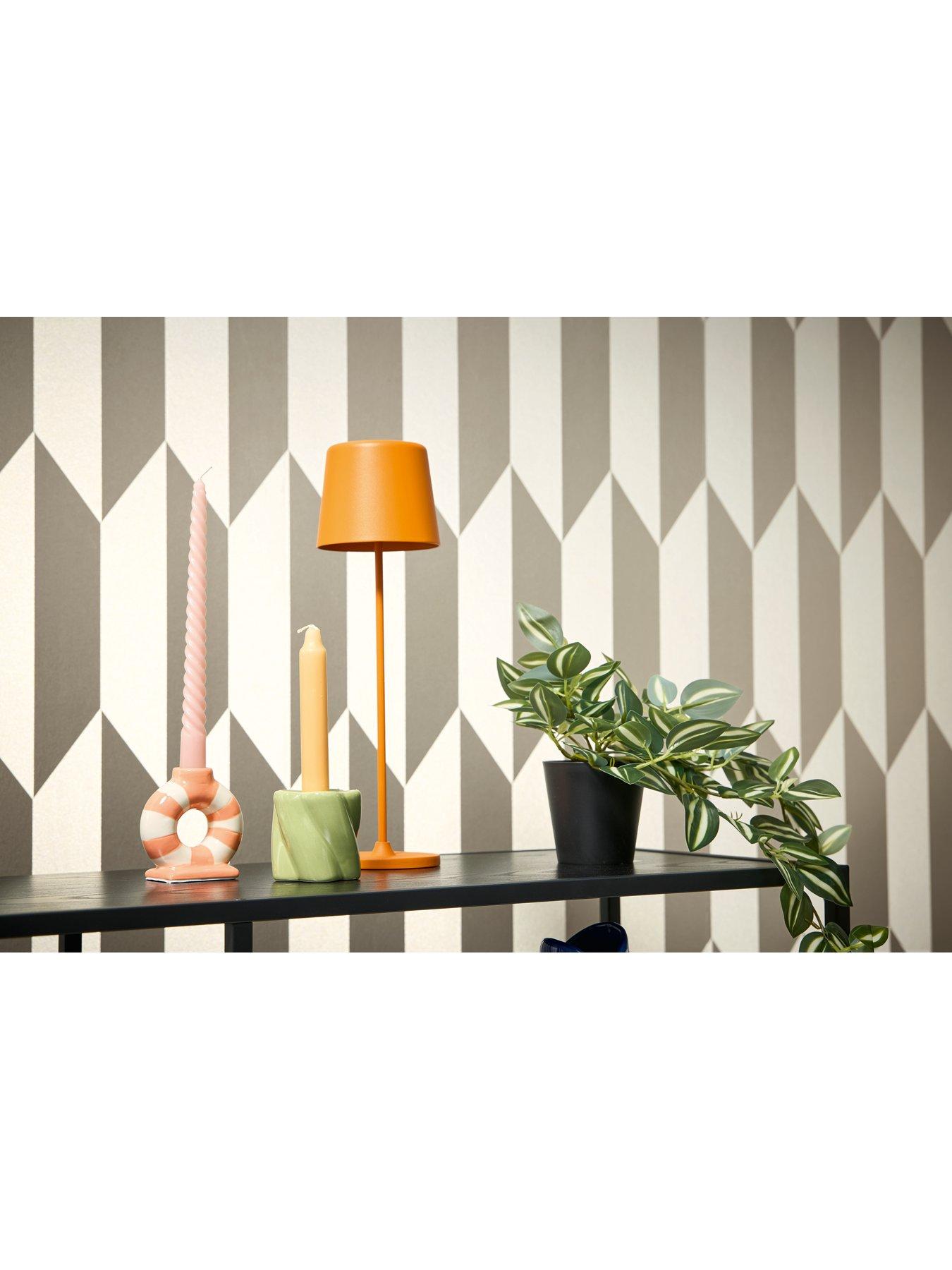 Image 3 of 4 of CosmoLiving by Cosmopolitan Graphic Groove Edge Metallic Non Woven Wallpaper