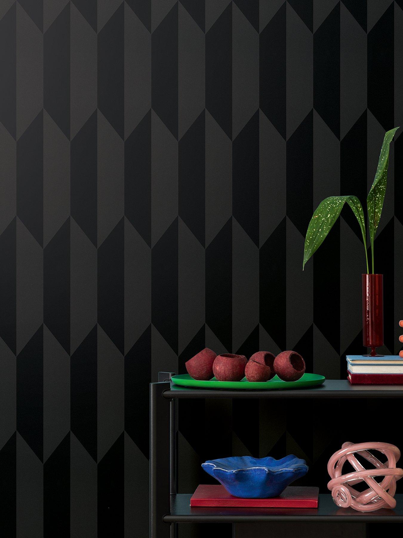 Image 1 of 3 of CosmoLiving by Cosmopolitan Graphic Groove Edge Black Non Woven Wallpaper