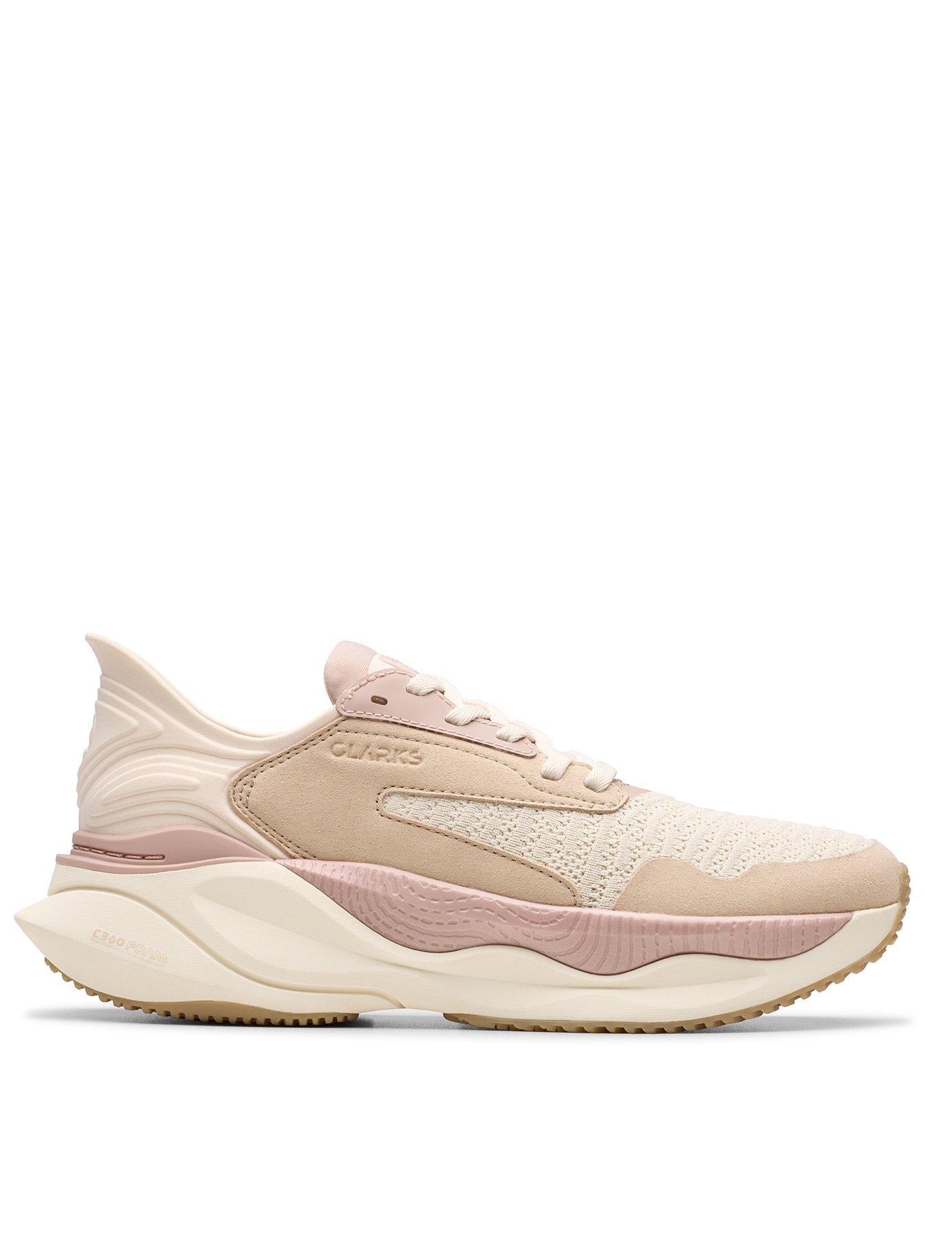 front image of clarks-pace-trainer-sand