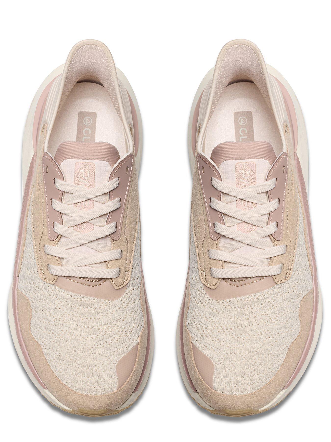  image of clarks-pace-trainer-sand