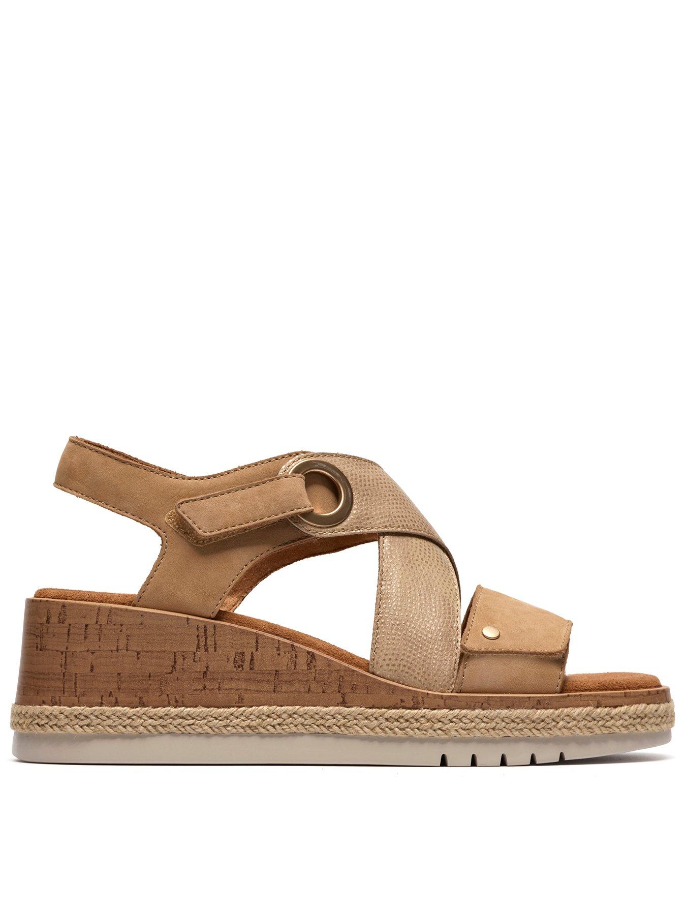 Clarks Kidiki Sun Wide Fit Sandals - Beige Combi
