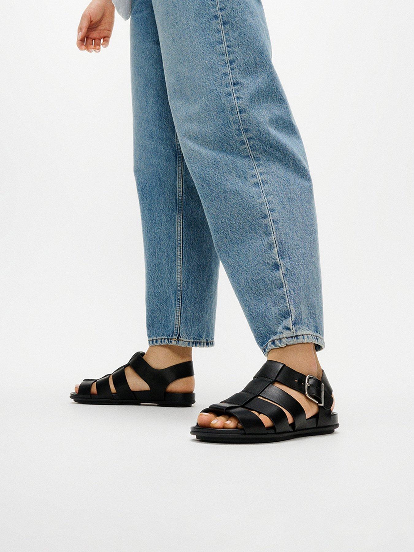 FitFlop Gracie Leather Fisherman Sandals - Black