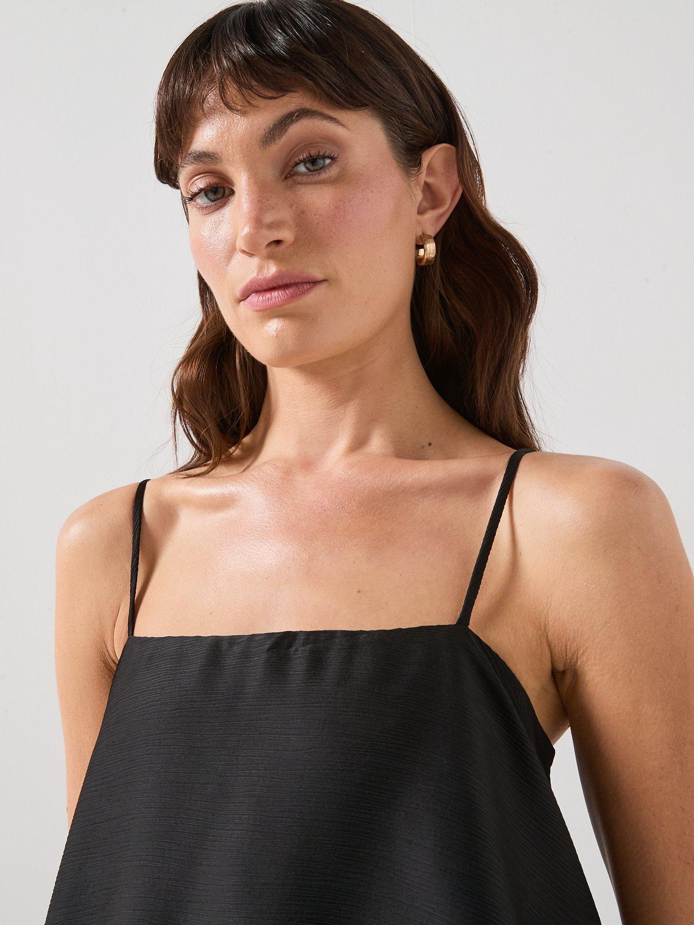 Image 4 of 6 of Elliatt Tilly Maxi Dress - Black