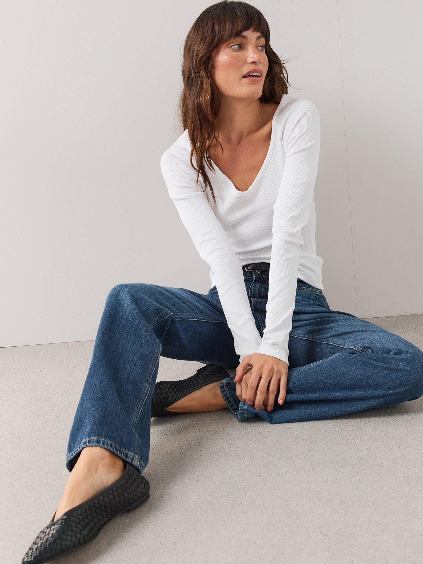 Image 5 of 7 of The Very Collection Deep V Neck Raglan T-Shirt - White