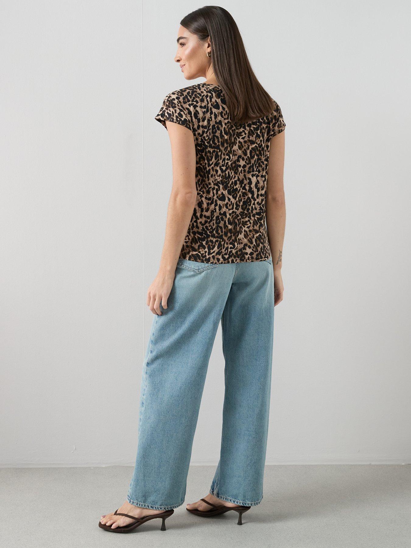 Image 6 of 6 of The Very Collection Printed Vneck Stretch Tee