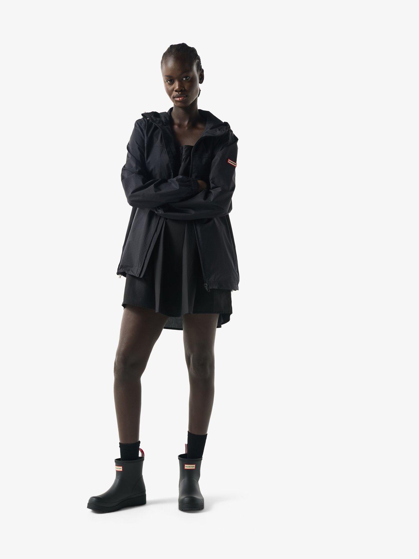 front image of hunter-packable-rain-jacket-black