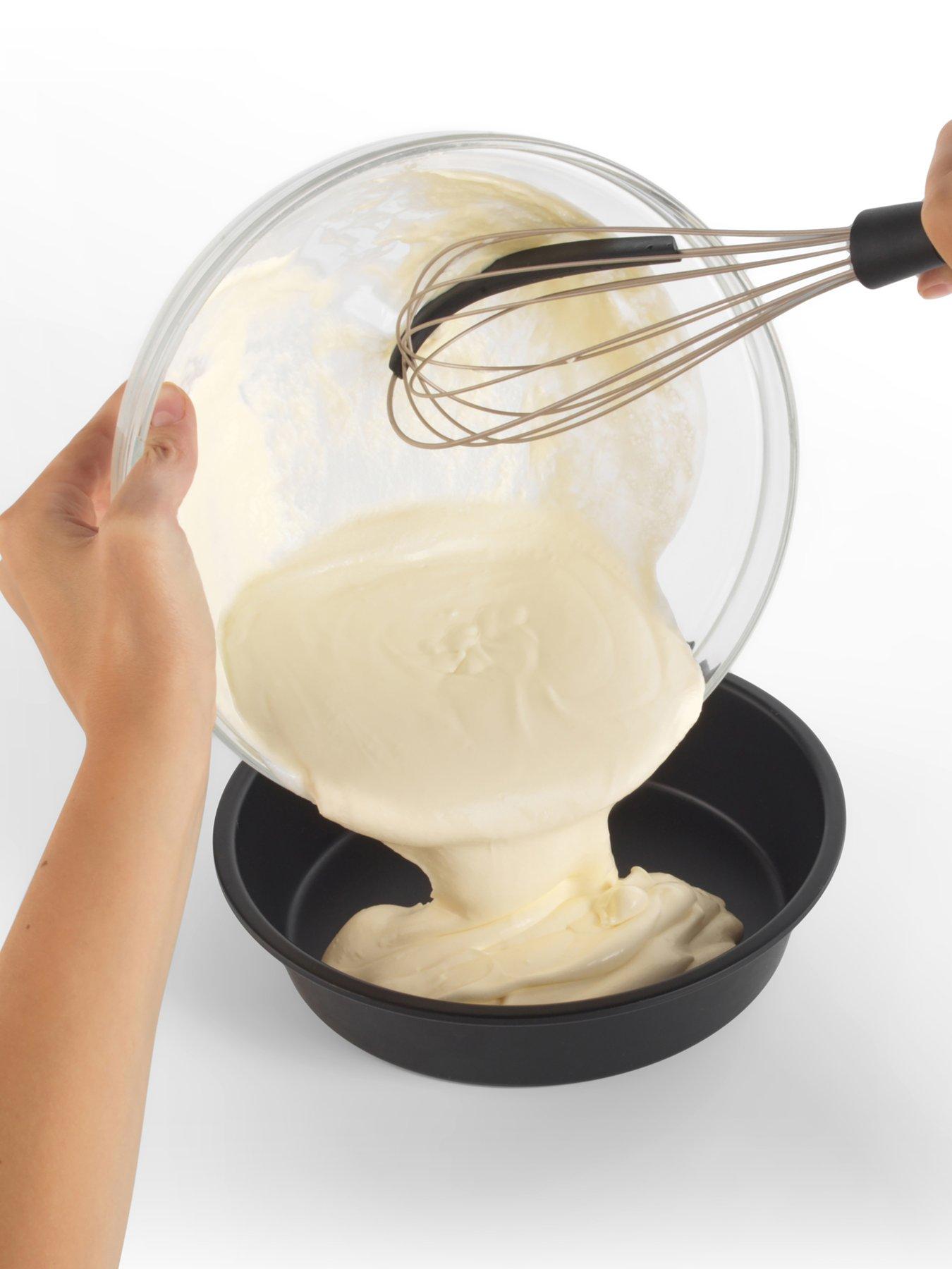  image of salter-bakes-3pc-round-pan-set