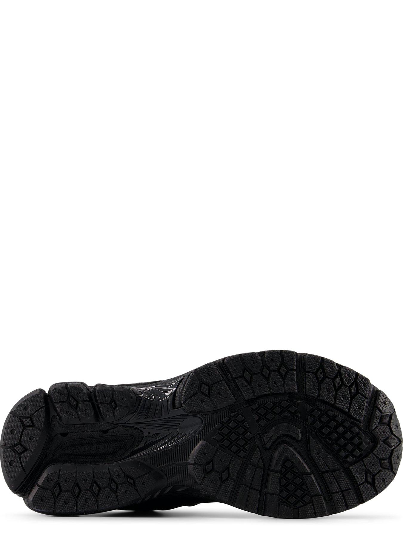 image of new-balance-junior-2002-trainer-black