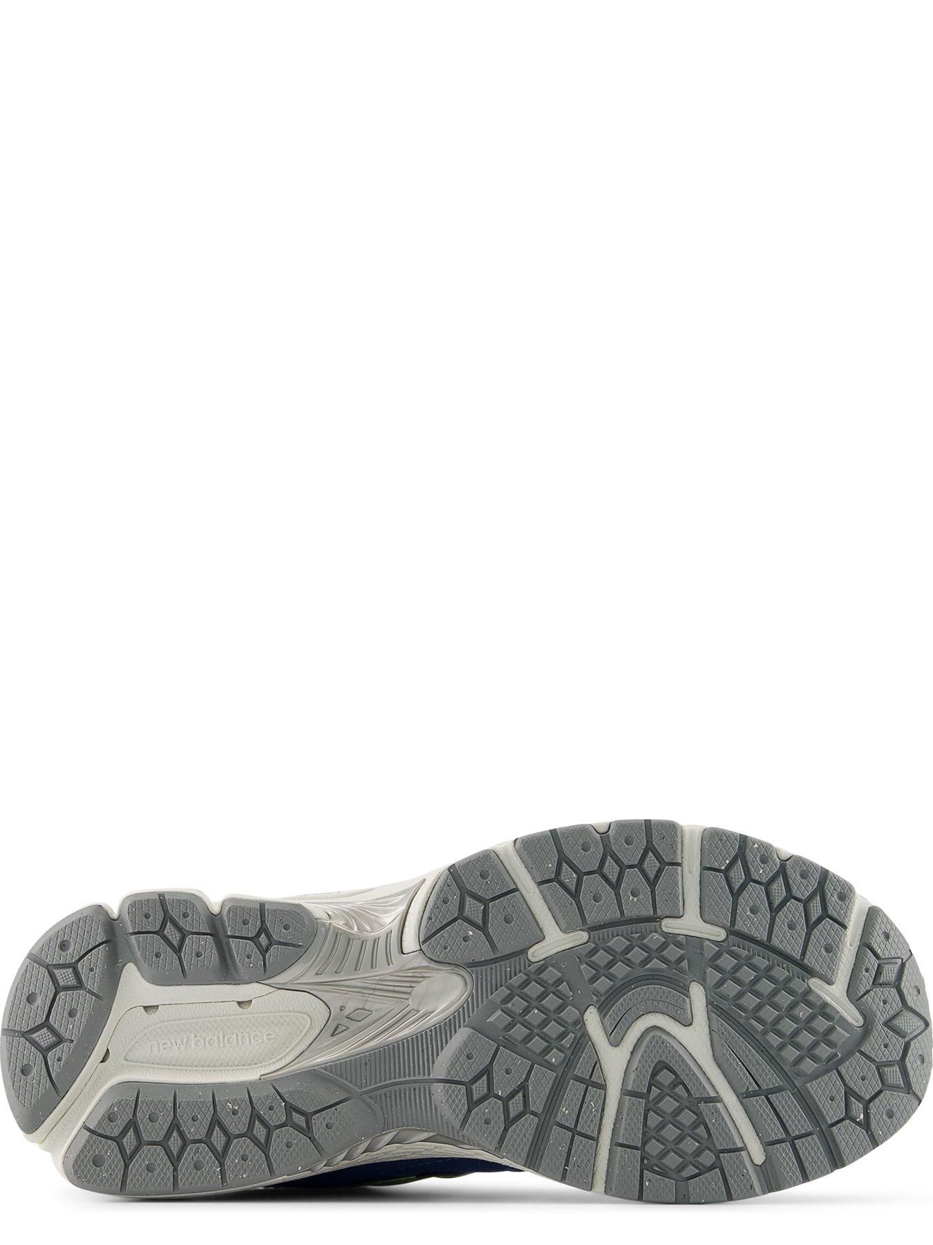  image of new-balance-junior-2002-trainer-blue