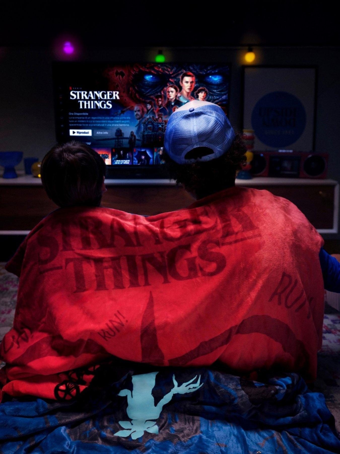 dreamland-dreamland-netflix-stranger-things-heated-throw