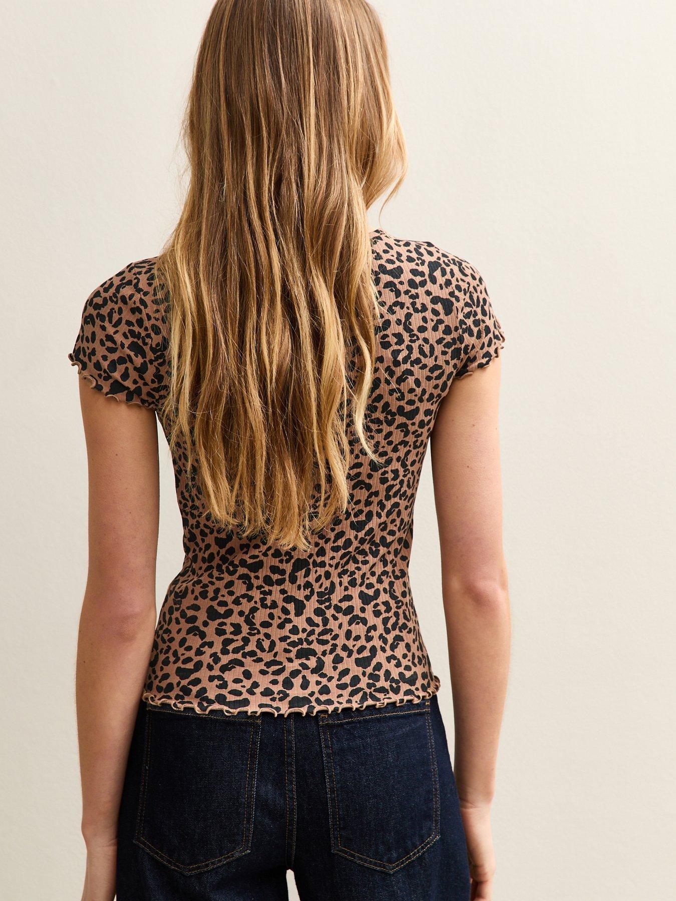Image 2 of 6 of New Look Leopard Print Cap Sleeve T-Shirt - Brown