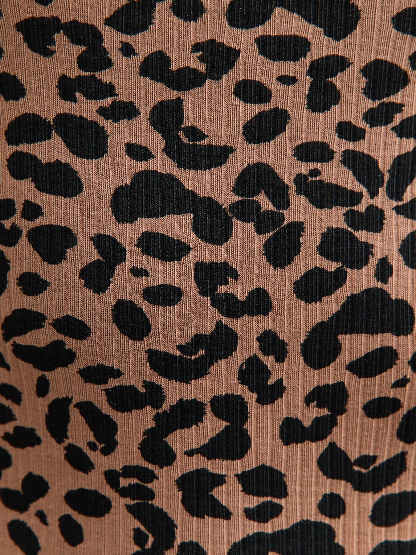 Image 6 of 6 of New Look Leopard Print Cap Sleeve T-Shirt - Brown
