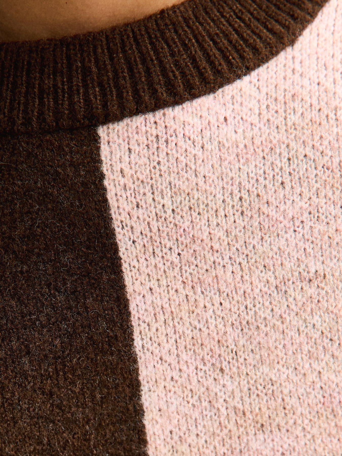 Image 5 of 5 of New Look Colour Block Crew Neck Jumper - Pink