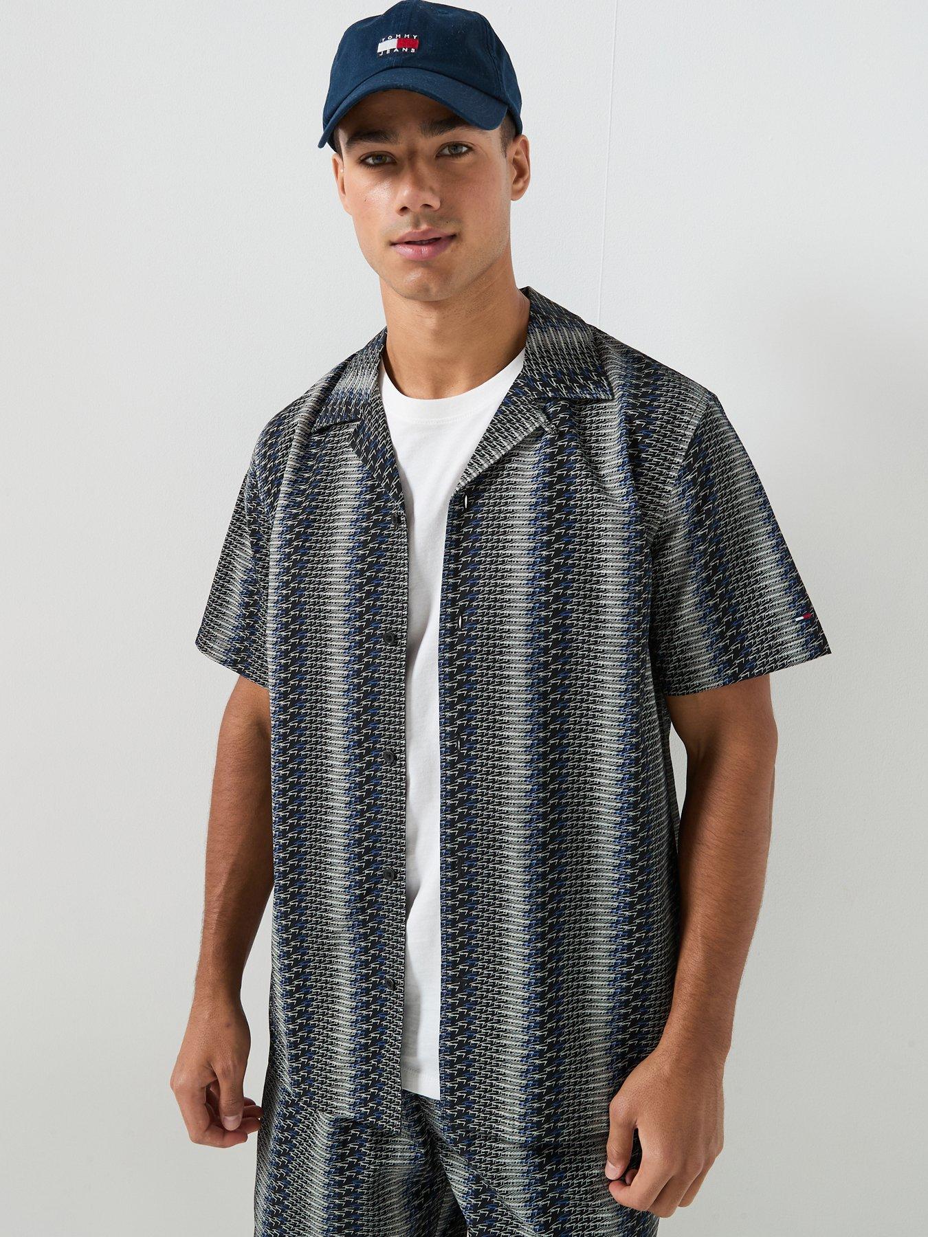 tommy-jeans-regular-all-over-print-short-sleeve-shirt-black