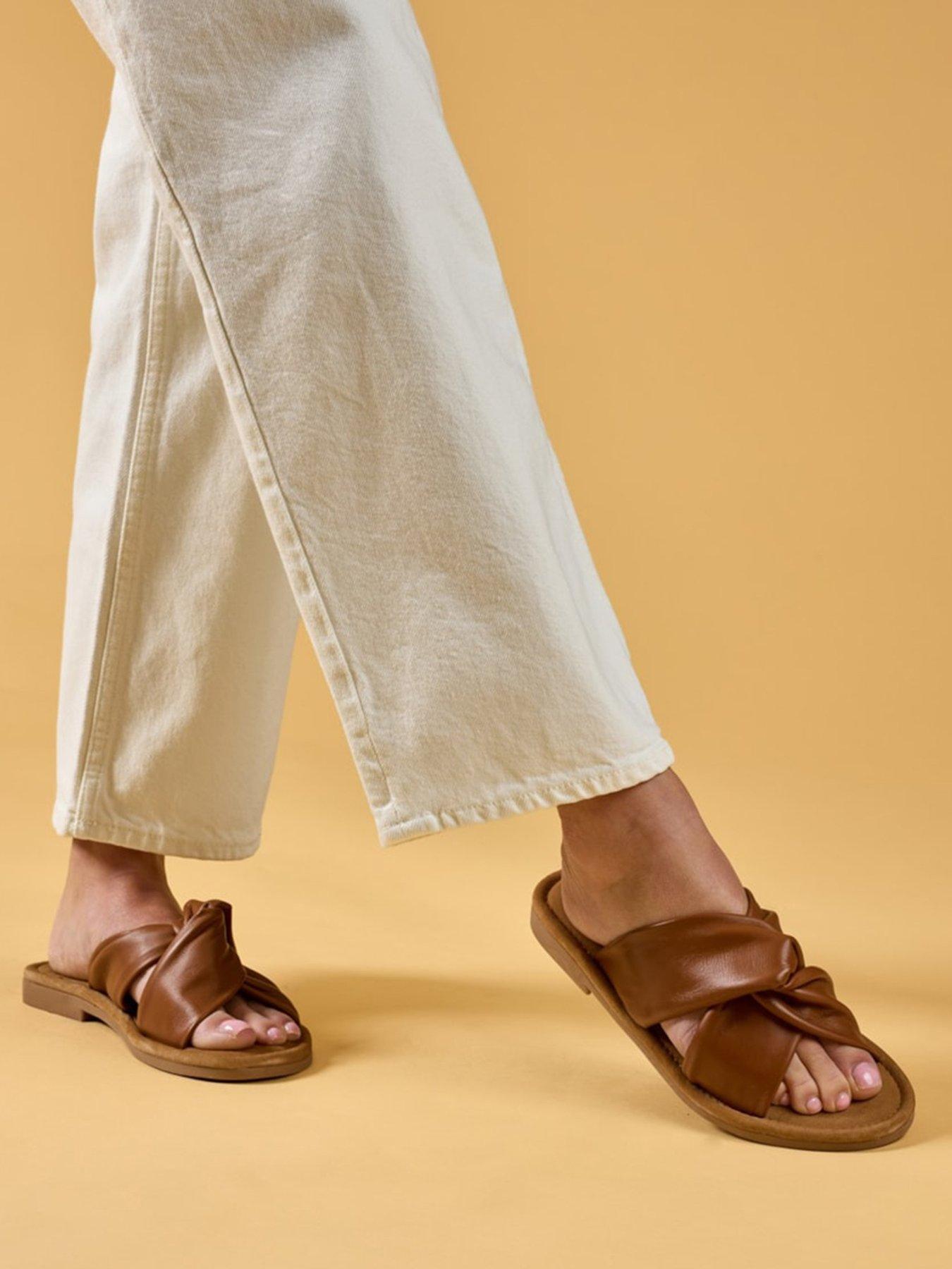 Hush Puppies Amy Wide Fit Sandal-tan
