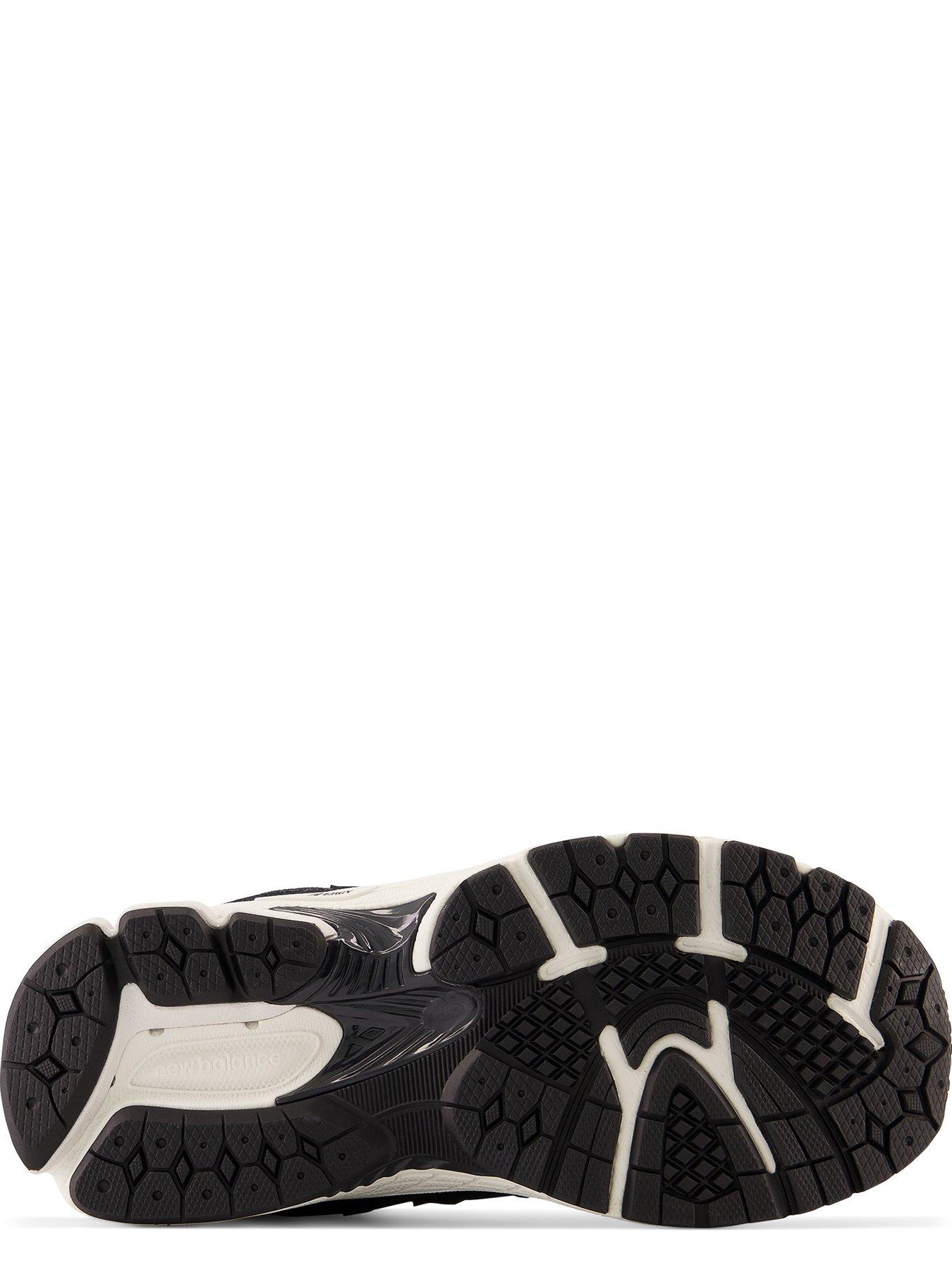  image of new-balance-kids-2002-trainer-black