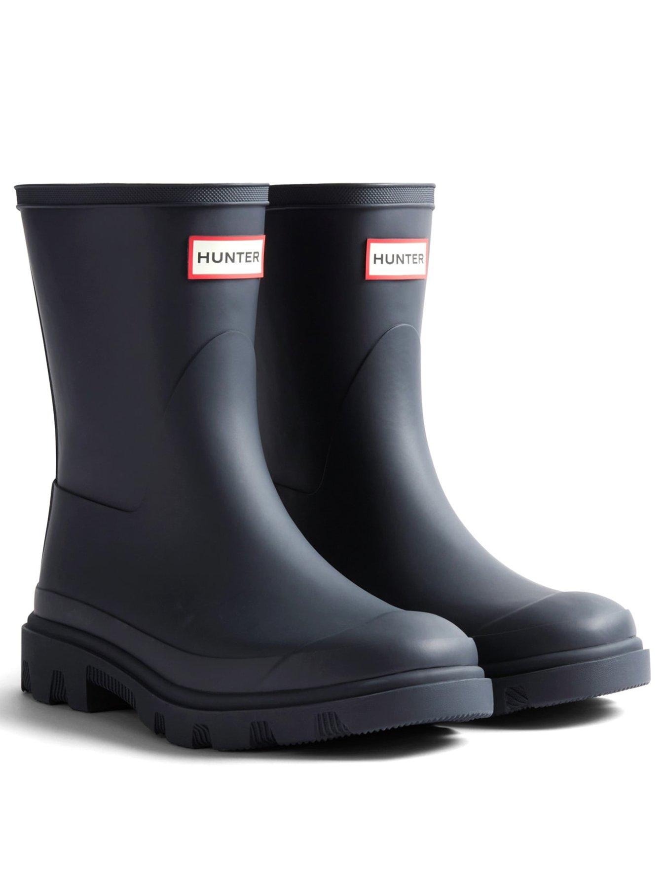  image of hunter-unisex-downpour-short-boot--hunter-navy