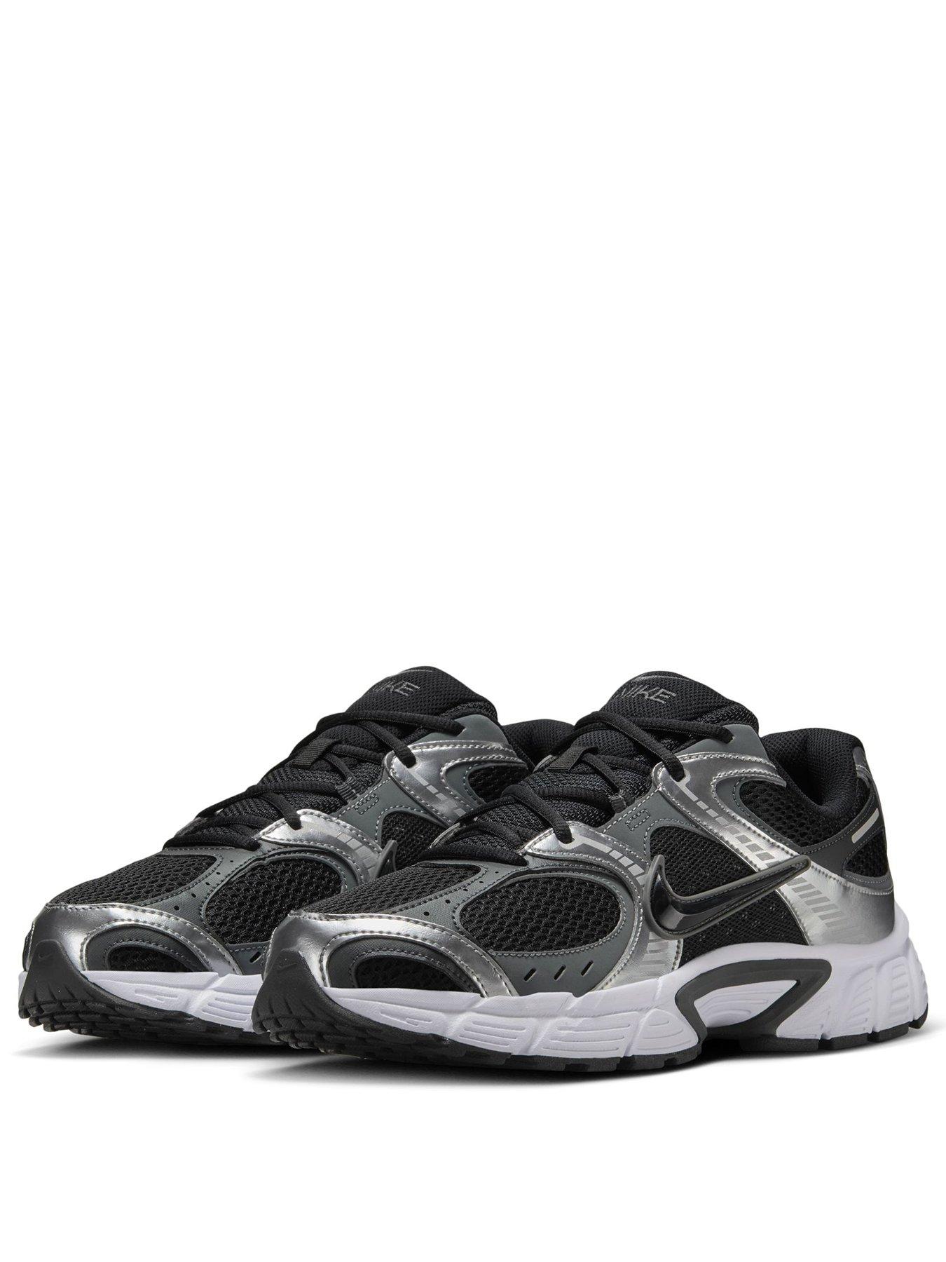 Image 2 of 7 of Nike Mens V5 Rnr Trainers - Black